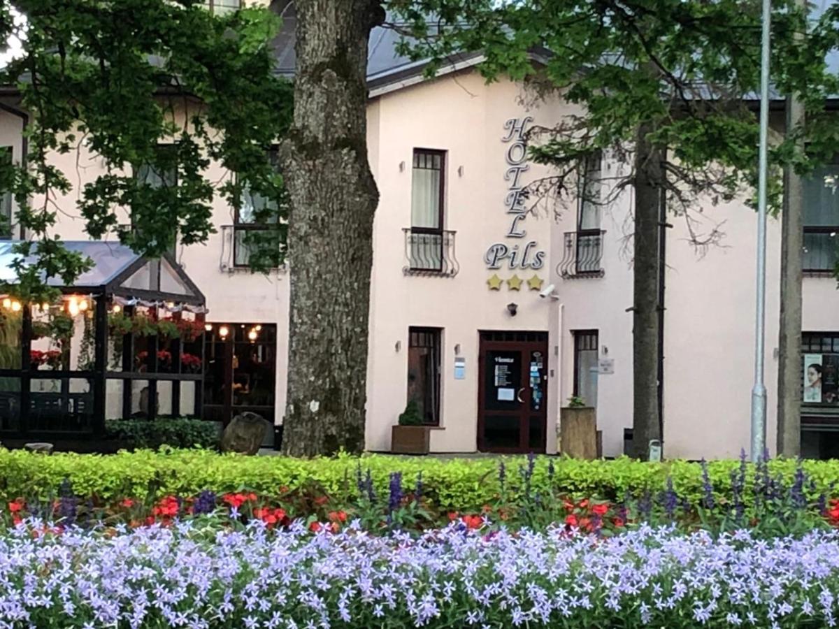 Hotel Pils With Self-Check In Sigulda Esterno foto